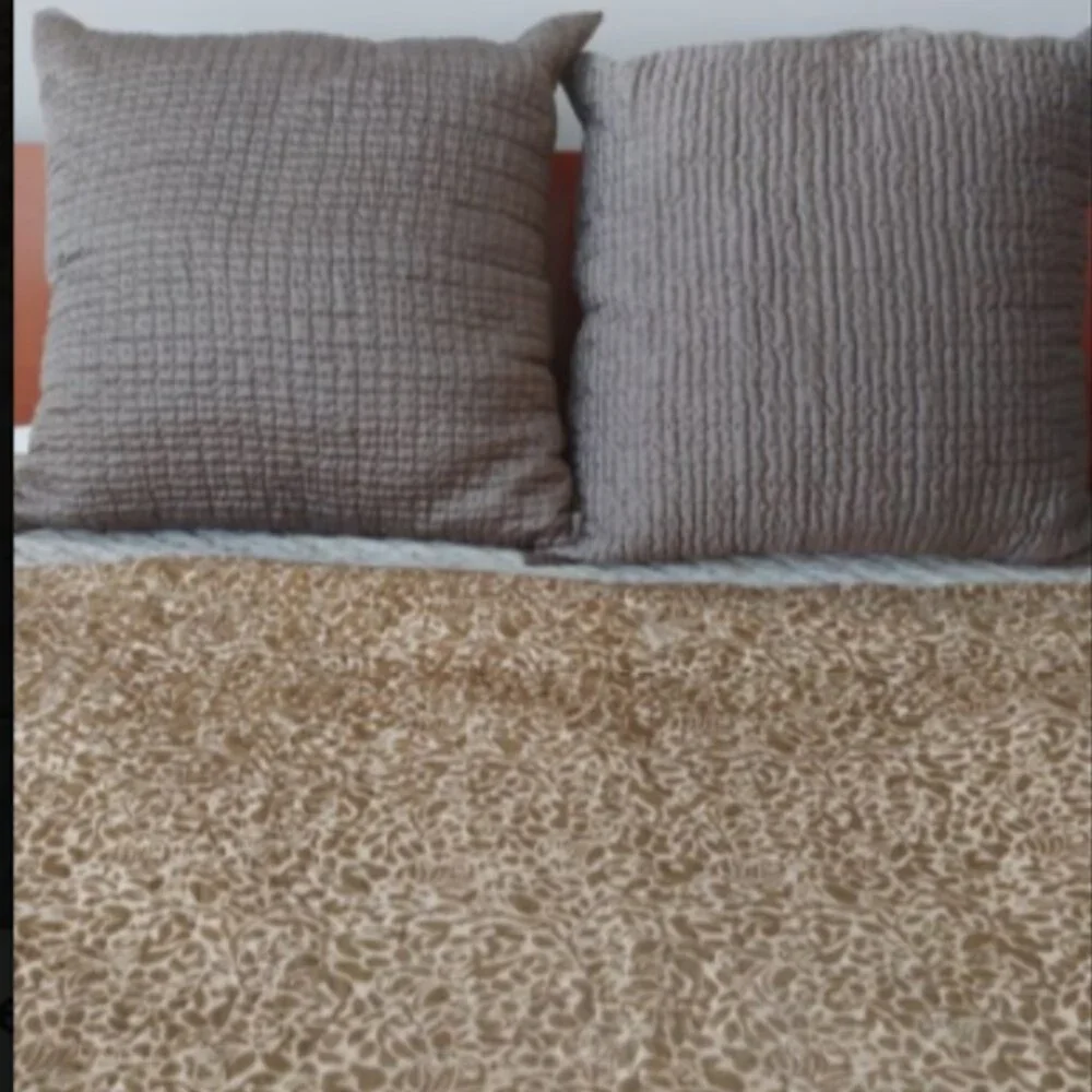 Bed Cover with 2 Euro Size Pillows&Cases by AURA LIFESTYLE